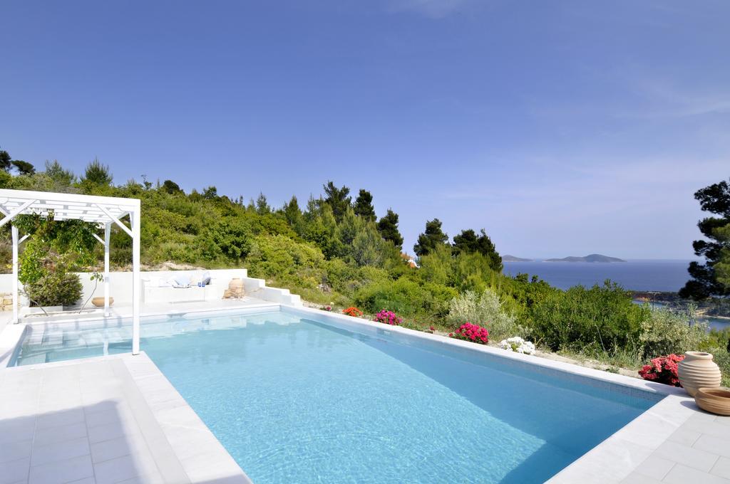 Anemolia Villas With Private Pools Near The Most Beautiful Beaches Of Alonissos Isomata Exterior photo